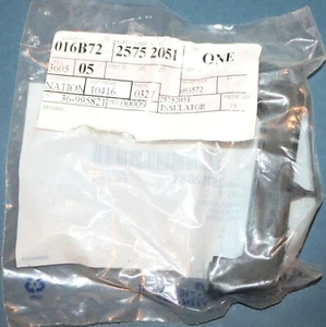 New Genuine GMC Radiator Insulator 25752051 / 25752051 OEM - Foto 1 di 1