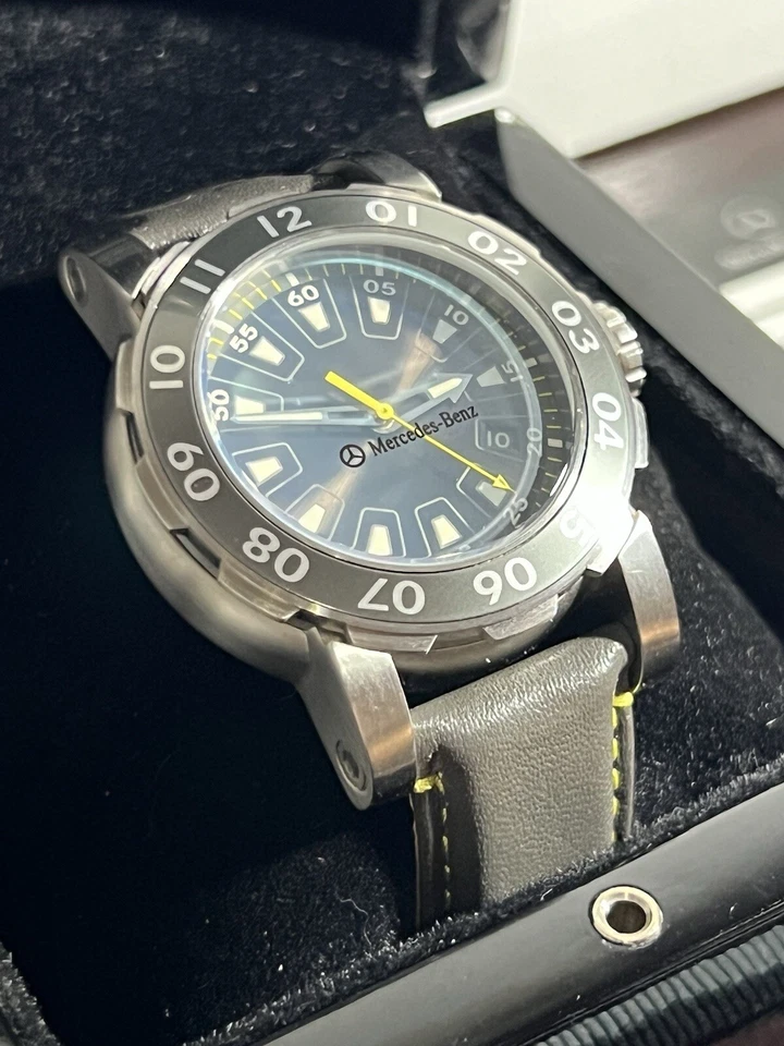 Reloj de cuarzo con correa de fecha esfera gris para hombre MERCEDES Benz Collection WR50m Ø42 mm Foto 1 de 4