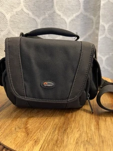 Lowepro Edit 110 Compact Camera Bag Crossbody Strap Holds 6 x 4 x 3 Side Pocket - Picture 1 of 4