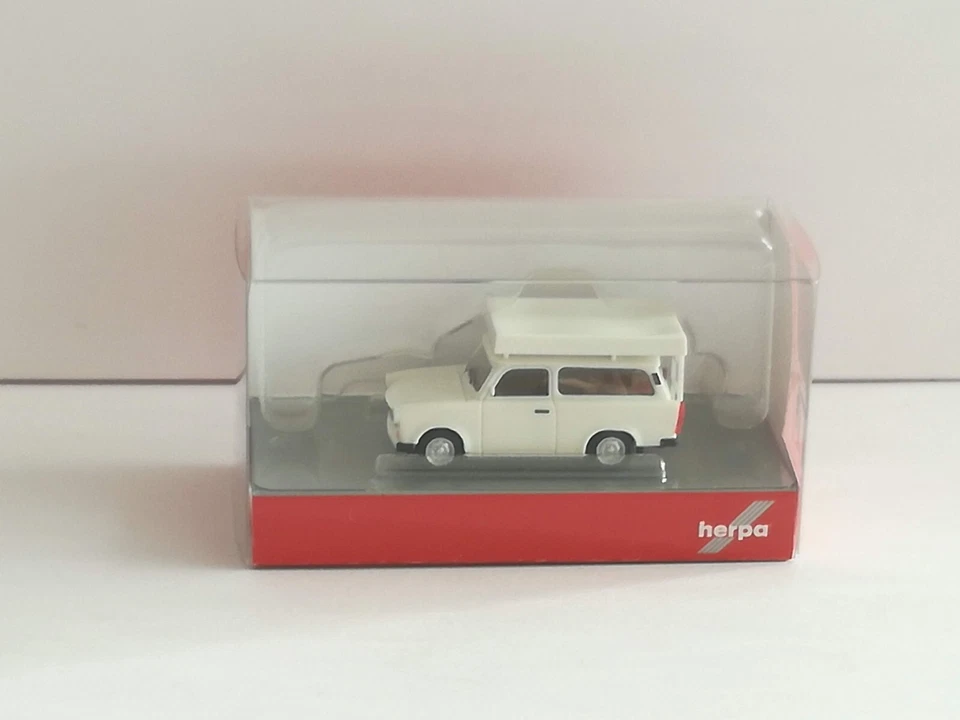 Trabant 601 Universal with roof tent, pearl white -1:87 (Herpa item: 024181-002) - Изображение 1 из 1