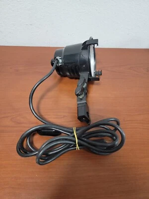 SMITH-VICTOR CORP 765-UM Video Production Light - UNTESTED, NEEDS BULB - Image 1 of 4