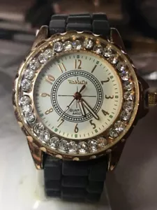 WoMaGe 40mm Unisex Gold and Crystal Quartz Watch New Battery (#1142) - Picture 1 of 10