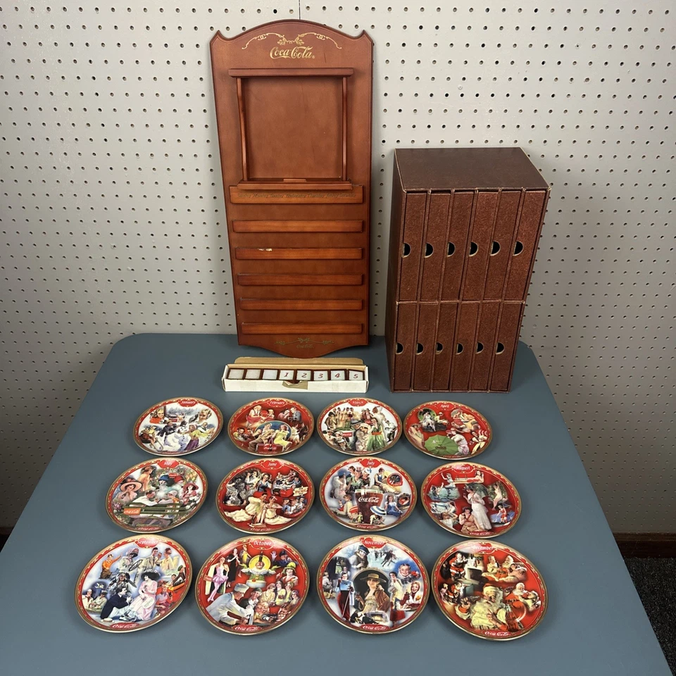 Bradford Exchange Coca Cola Calendar Plate Wall Mount Coke COMPLETE SET - Изображение 1 из 4