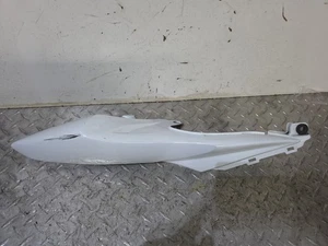 2009-2016 SUZUKI GSXR 1000 OEM RIGHT SIDE TAIL FAIRING HAS RASH!! - Picture 1 of 20
