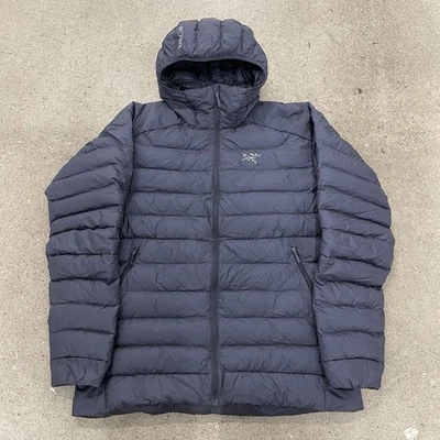 Chaqueta acolchada con capucha de cerio Arc'teryx para hombre talla grande Foto 1 de 4