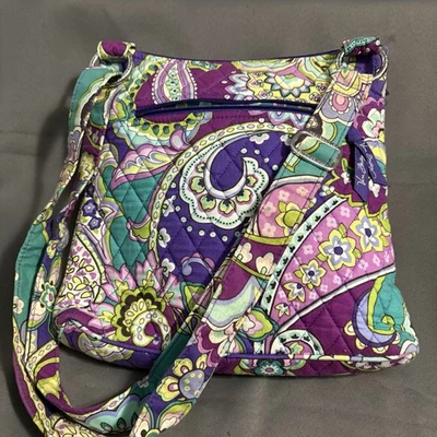 Vera Bradley Paisley Púrpura Brezo Acolchado Bandolera Hipster Bolso Cartera 11” ¡USADO EN EXCELENTE ESTADO! Foto 1 de 4