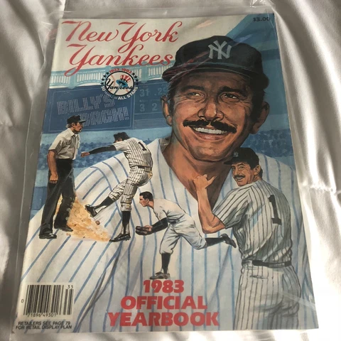 1983 New York Yankees Official Yearbook 82-Pages Includes (3) Postcard Insert Cover