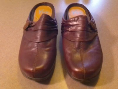 YUU GILMORE КОРИЧНЕВОЙ КОЖИ САБО МУЛЫ ЖЕНЩИН SZ 7,5 М ПЛИССИРОВАННЫЕ ТУФЛИ НА ПУГОВИЦАХ - Изображение 1 из 4