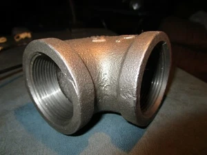 1-1/2" 90° 150 lb Black Malleable Iron Pipe Elbow - Picture 1 of 2