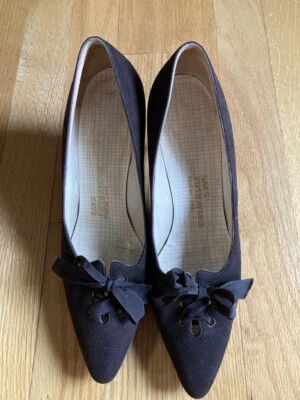 Tacones de gamuza marrón con lazo SAKS 5ª AVENIDA Fenton Last de colección. Foto 1 de 4