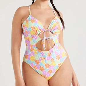 No Boundaries Juniors’ Cut-Out Floral One-Piece Swimsuit, Size Large - Picture 1 of 3