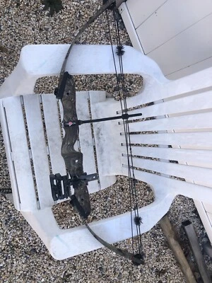 BOW VINTAGE HOYT Mystic Rebel Compound Bow RH, 40-50, 26” Draw Length, Camo #13 - Image 1 of 4