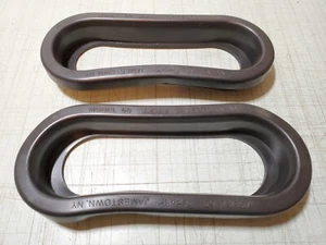 Lot of 2 Truck-Lite Model 60 Rubber Mounting Grommets 60700 NEW +K - Picture 1 of 3
