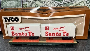 VINTAGE TYCO SANTA FE PIGGY-BACK SERVICE FLAT CAR WITH TRAILERS AT&SF 90806 - Picture 1 of 8