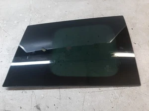 Seitenscheibe hinten Rechts dunkel Werks getönt Kofferraum Mazda 5 CR19 2008. - Bild 1 von 4