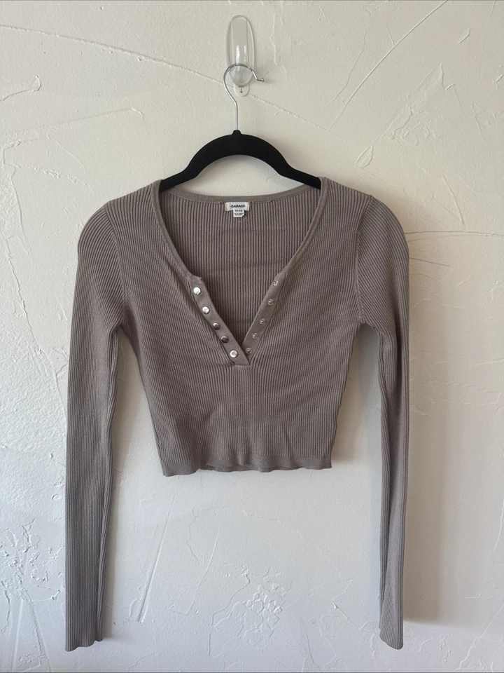 Blusa cropped manga longa bege marrom detalhe de pressão manga longa extra pequena XS - Imagem 1 de 4