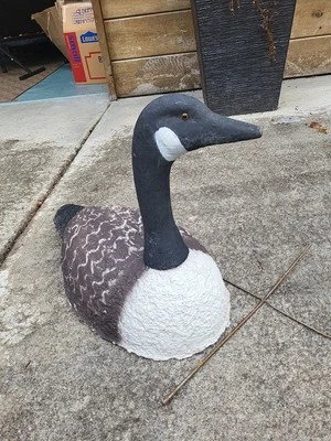 De colección Victor Goose Señuelo Canadian Honker 2 Cabezas Fibra de Vidrio o Papel Maché Foto 1 de 4