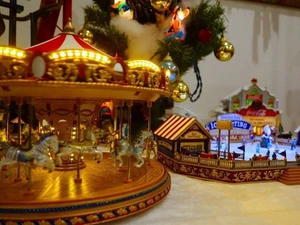 Raro Mr. Christmas Etiqueta Dorada Carrusel Caja de Música Feliz-Go-Round De Colección - Imagen 1 de 7