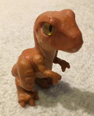 Figura de juguete Jurassic World Baby T Rex dinosaurios 3,5" de alto Imaginext Fisher Price Foto 1 de 4