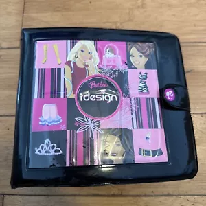 Barbie Idedesign Bambola Ultimate Stylist Fashion Design Studio Set e CD-Rom Crack - Foto 1 di 6