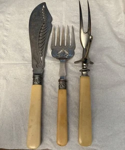 3 ANTIKE HB & H VERSILBERTE FISCHBESTECK Schnitzset - 9,5”-12,5” - Bild 1 von 4