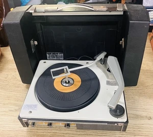 GE Mustang 200 Turntable Vintage Record Player Portable As-Is Repair Display - Picture 1 of 24