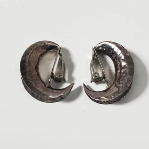 Vintage Margaret Ellis Sterling Silver Hammered Half Hoop Clip Earrings - Picture 1 of 6