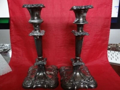 Par de candelabros antiguos de plata Repousse muy finos de Wilcox Co Foto 1 de 4