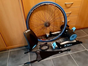 SET!!! Tacx Genius T2080 Smart Rollentrainer Komplettrad, Schweißfänger - Bild 1 von 8