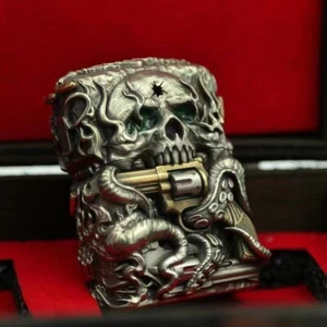 Nuevo revólver encendedor de aceite Zippo calavera con caja - Imagen 1 de 9