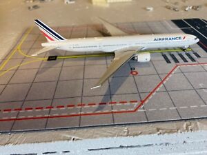 Phoenix 1:400 Air France 777-300ER F-GZNI Read Description