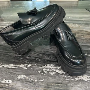 Sam Edelman Womens Dandrea Lug Sole Loafer 9.5 Black Tassle Logo Preppy Slip On - Picture 1 of 12