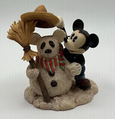 Figurina Enesco Topolino con pupazzo di neve "Neve felice di averti come amico" - Immagine 1 di 4
