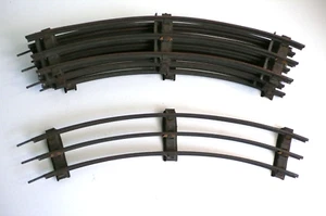 TRAINS ÉCHELLE "1" LOT DE 6 RAILS COURBES TÔLE Lg 32cm 1930 À NETTOYER - Imagen 1 de 4