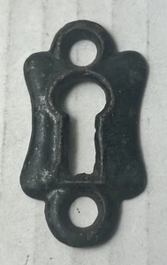 One Antique Original 1900's Reclaimed Door Keyhole Escutcheon Plate Cover - Picture 1 of 3