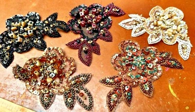 Aplique flores hojas cuentas cosidas a mano 3x4,25" colores surtidos 1 pieza Foto 1 de 3