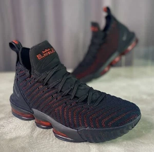 Nike LeBron 16 'Fresh Bred' 2018 Uomo Taglia 10.5 Nero/Rosso Basket A02588-002 - Foto 1 di 13