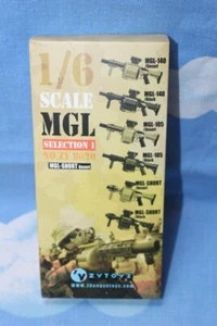 ZYTOYS 1:6th Scale MGL Selection 1 no. 8020 MGL-SHORT Desert CB3e - Picture 1 of 5