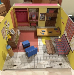 Barbie Vintage Original Barbie Traumhaus von 1962, mit Möbeln & Zubehör - Bild 1 von 22
