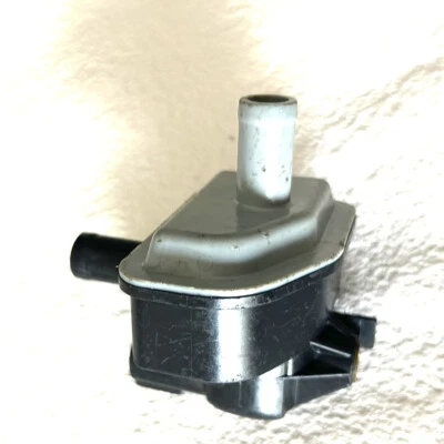 NEW Vapor Canister Purge Valve Fits For LEXUS GS200T IS200T RC200T 2016-2017 — 第 1/4 张图片