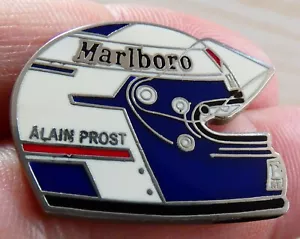 PIN'S F 1 FORMULA ONE CASQUE PILOTE ALAIN PROST MARLB0RO FOND ARGENT - Foto 1 di 3