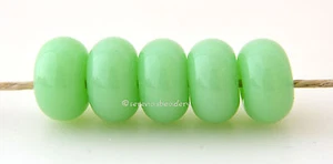 5 NEUWERTIGE durchscheinende grüne Lampwork Zwischenperlen glänzend Glas Handarbeit Donut - Bild 1 von 3