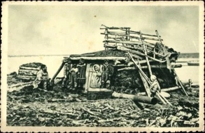 INUIT Home Yukon, frente a su cabaña; Alaska; bordes festoneados, como nuevo - Imagen 1 de 2