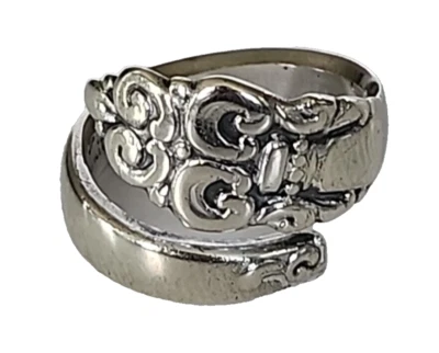 Oneida Community Spanish Crown Burnished Silverplate Spoon Adjustable Wrap Ring - Image 1 of 4