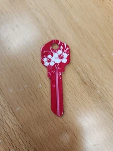 WHITE HIBISCUS PRINTED KWIKSET KW1/KW10 KEYBLANK - Picture 1 of 1