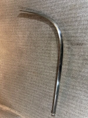 Ford Crestline cromo embellecedor trasero derecho exterior fondo 1954 Foto 1 de 4