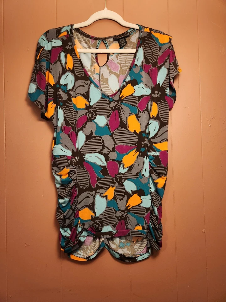 Top túnica elástica floral Attention Plus para mujer talla 2X Foto 1 de 4