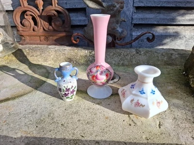 2 PETITS VASES  EN OPALINE ET 1 EN FAIENCE MINIATURE - Photo 1/4