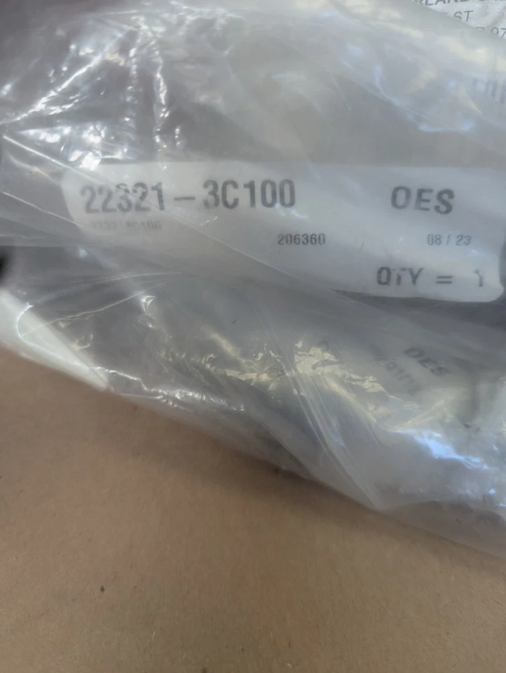 Juego de 8 pernos de cabeza 22321-3C100 Foto 1 de 1