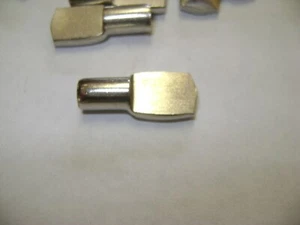 100 NMD MARKE SILBER / VERNICKELT 1/4" PIN BUCH WANDREGAL HALTERUNG PUG45 - Bild 1 von 2